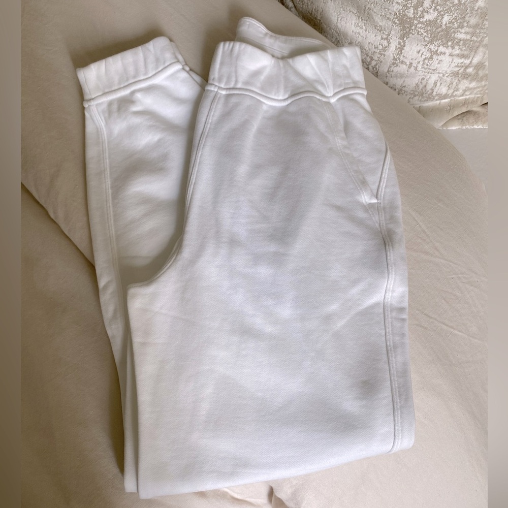 Lululemon | Relaxed High Rise Jogger - Picture 5 of 6
